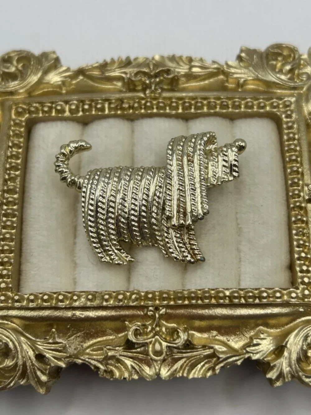 Vintage SARAH COVENTRY Signed Gold Tone Shaggy Dog Brooch Pin 1.5